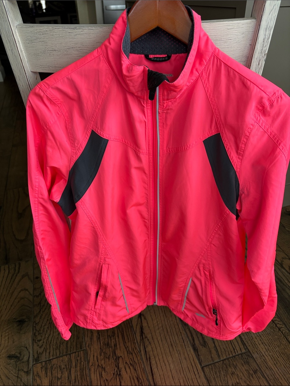 Brooks Pink windbreaker jacket sz Medium